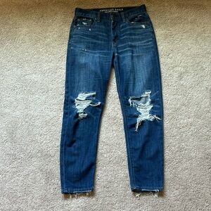 American Eagle distressed vintage hi-rise boyfriend jeans size 0